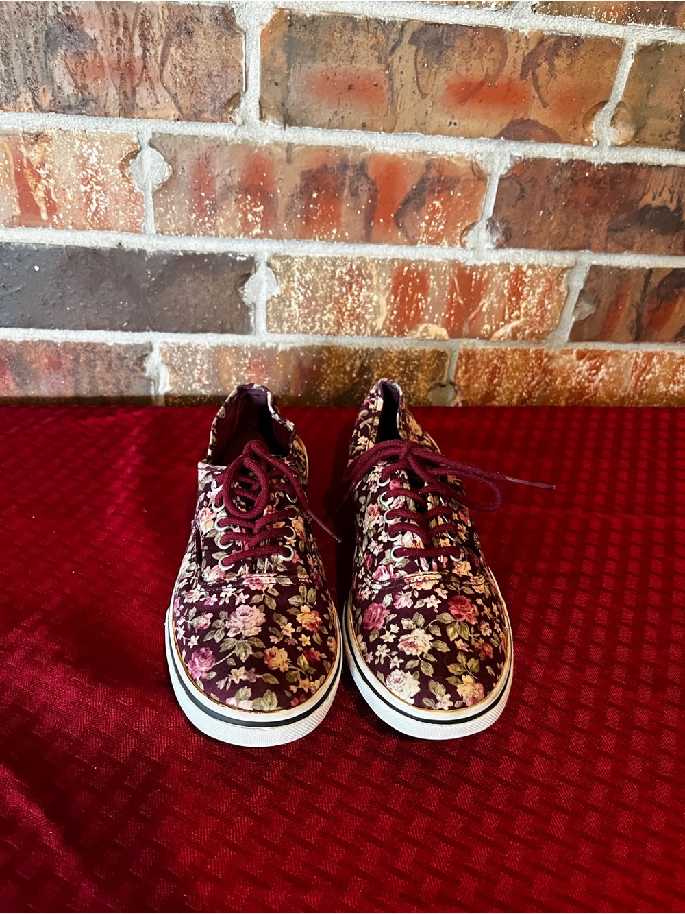 Vans Women’s Burgundy Flower Floral Pattern Sneakers Size:7